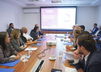 Definen hoja de ruta para seguros a personas vulnerables